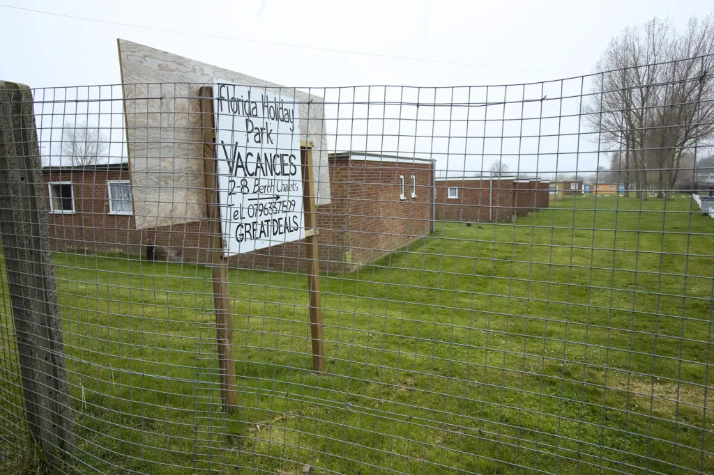 Bloc Weekend 2008 — documentary, event and music photograph in Hemsby-on-Sea, Norfolk, UK, frame 35 of 151.